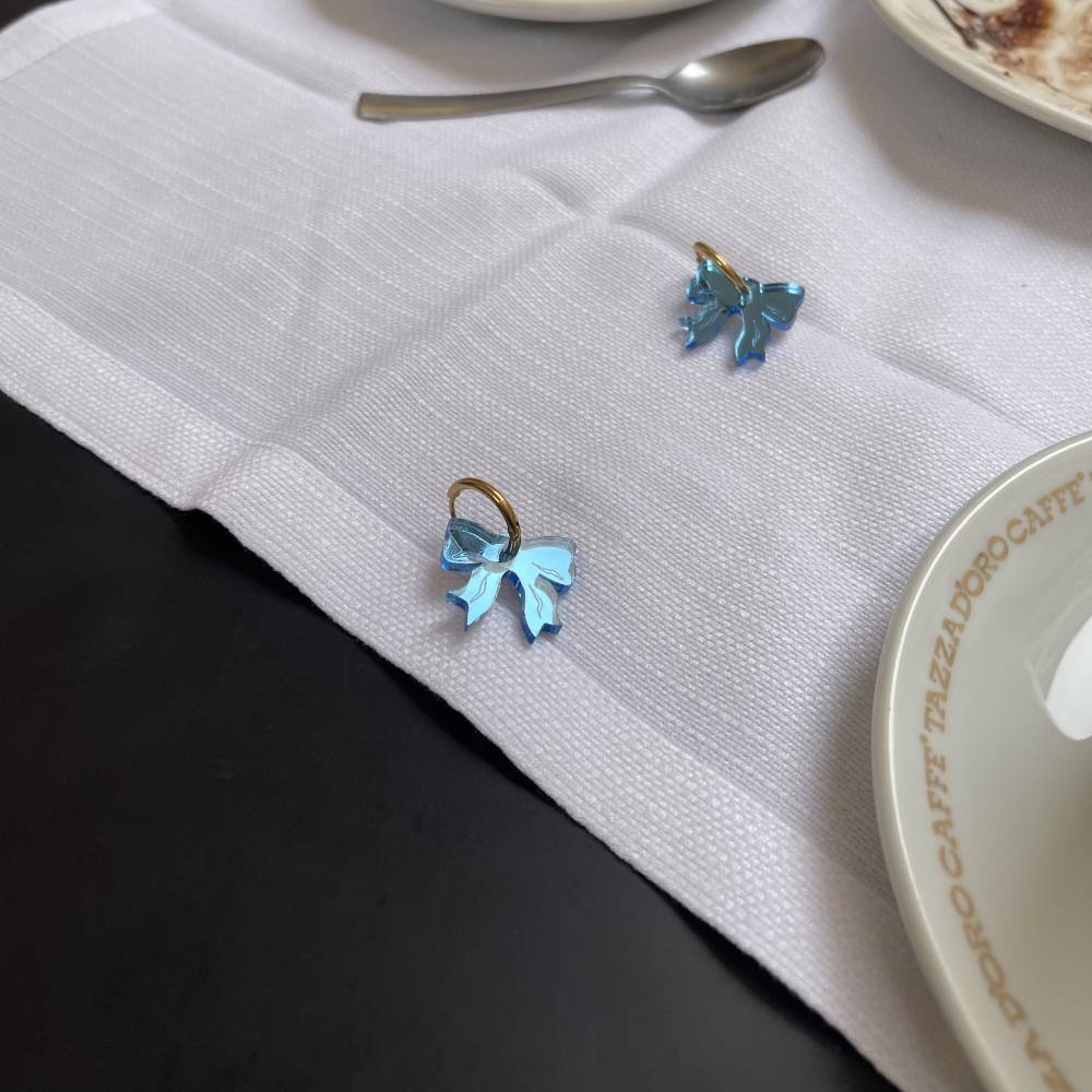 Take a bow earrings