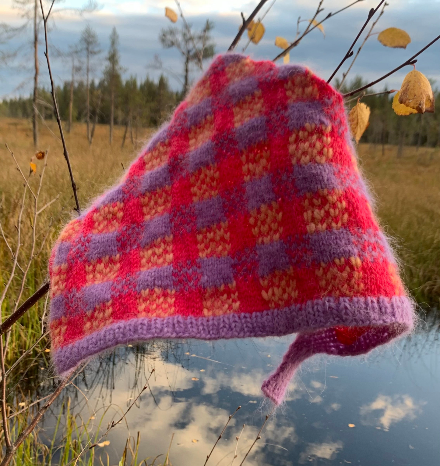 Lainio tartan triangle scarf