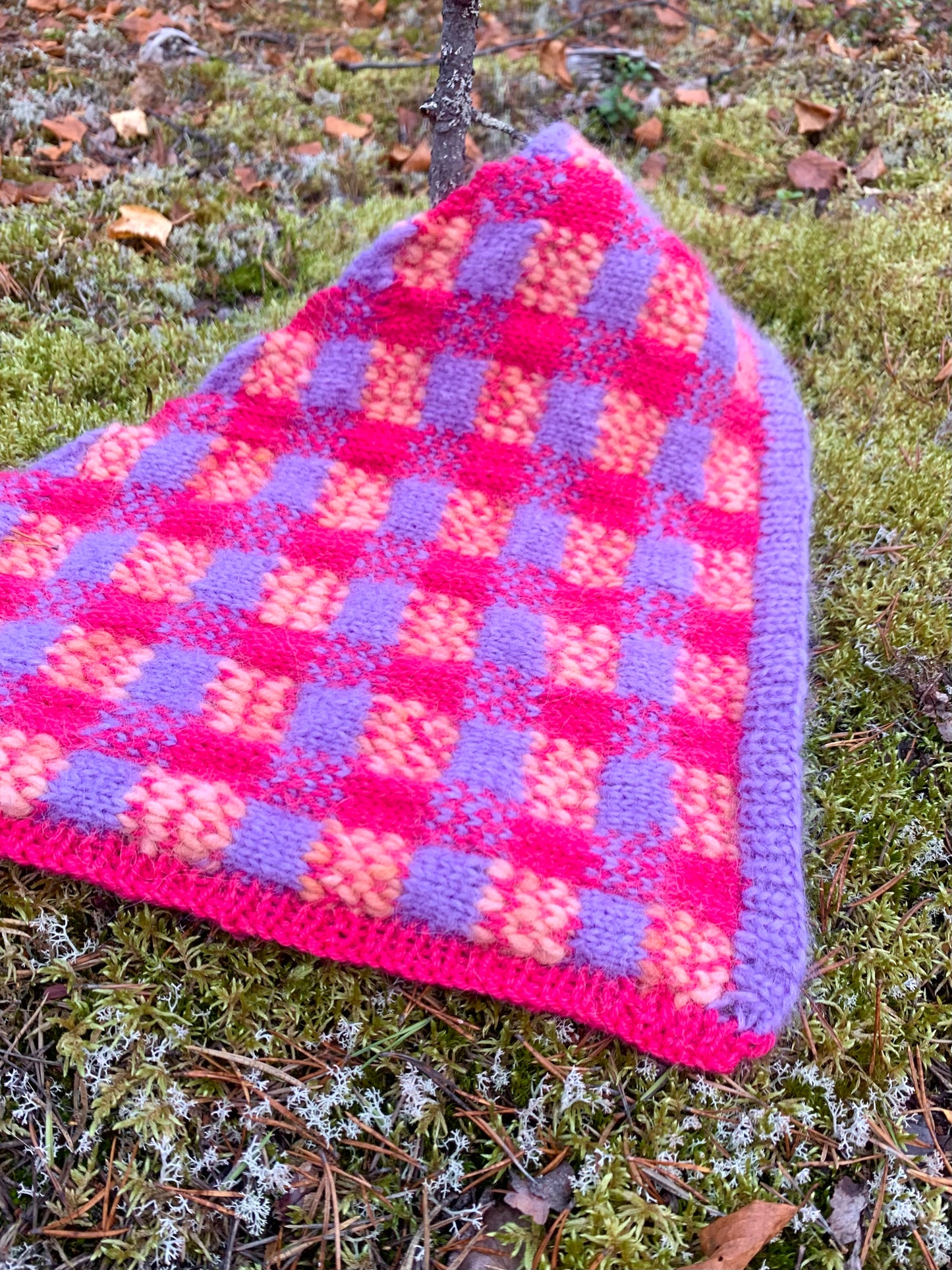 Lainio tartan triangle scarf