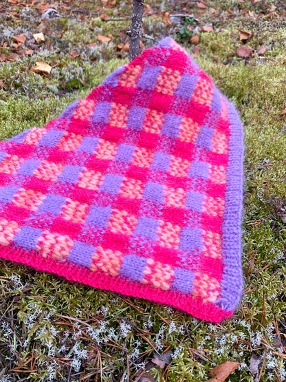 Lainio tartan triangle scarf