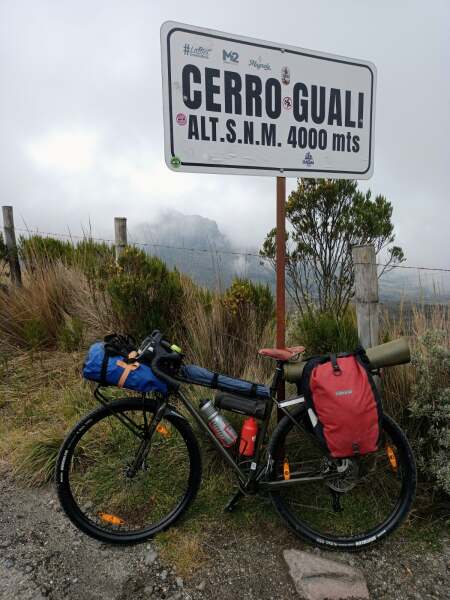 Idle kilometers - By bicycle across South America