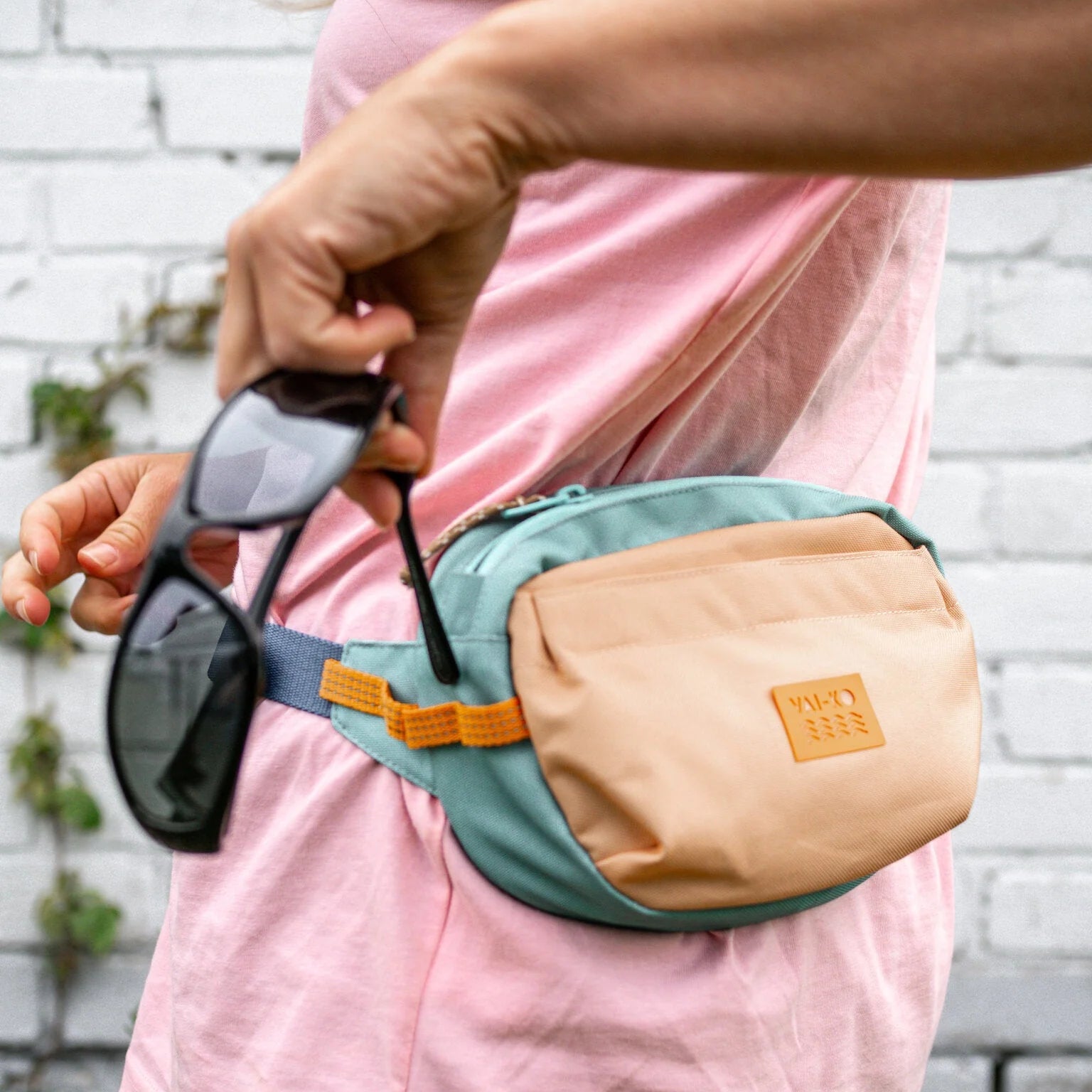 Detour hip bag