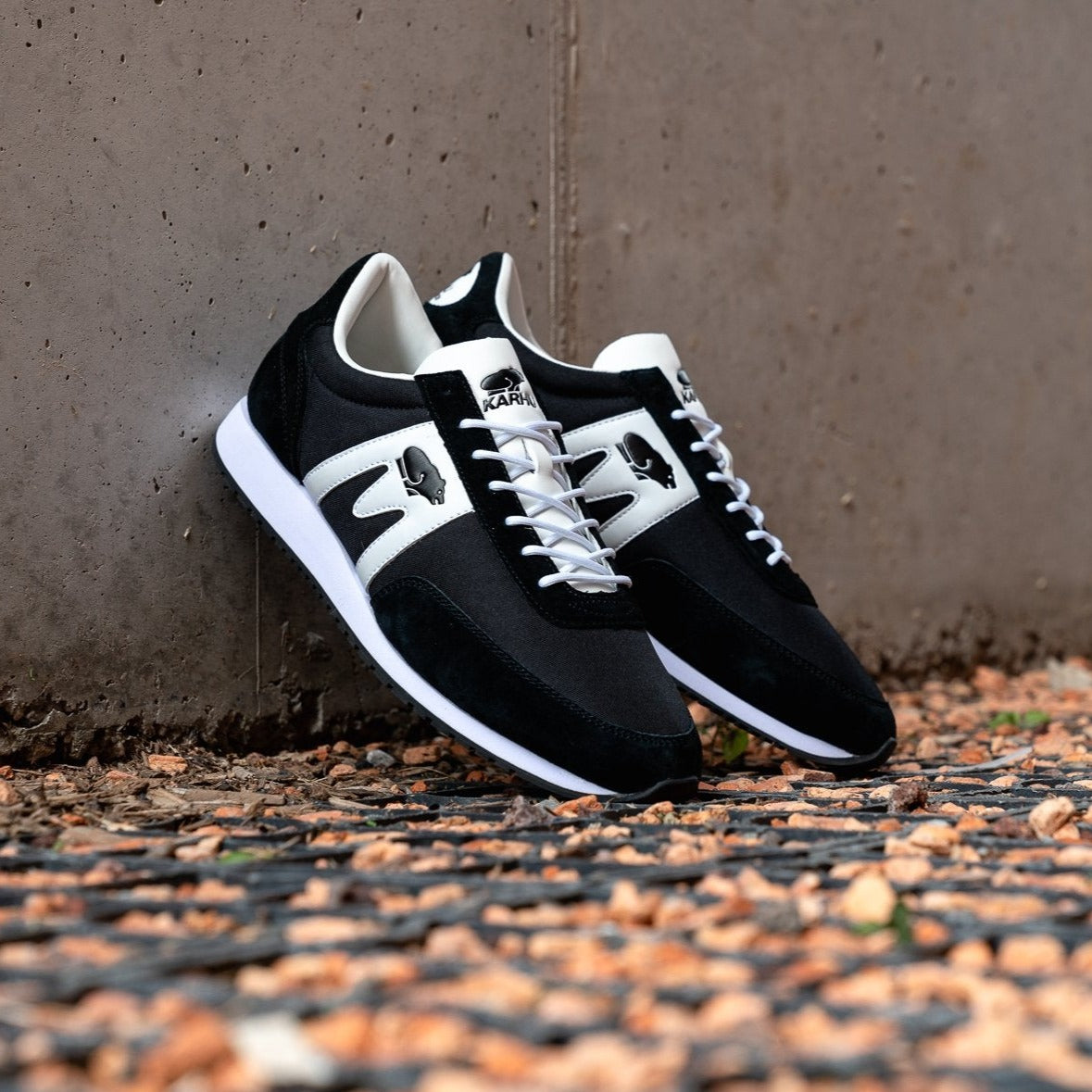 Karhu, Albatross 82 - Black/White - Alava Shop