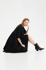 Lataa kuva Galleria-katseluun, O-logo Devoré Dress
