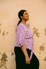 Lataa kuva Galleria-katseluun, Wrap Blouse
